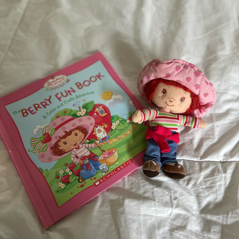 Vintage strawberry shortcake Doll and Book Set - Pink and Red
